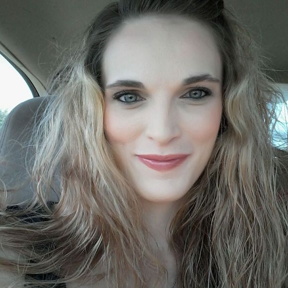 Meet your Posher, Heather - Picture 1 of 1